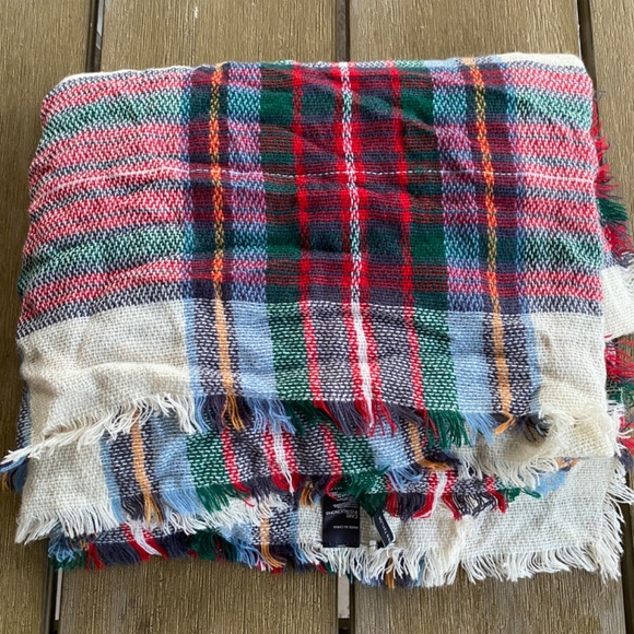 Ann Taylor beautiful holiday oversized scarf/wrap - Picture 2 of 3